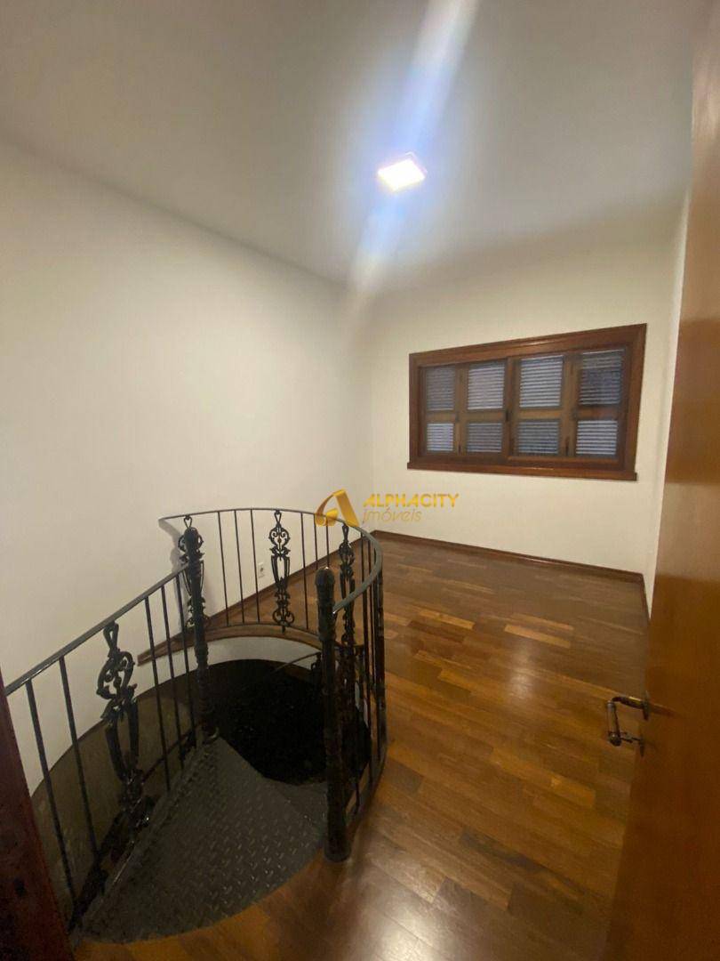 Casa de Condomínio para alugar com 4 quartos, 429m² - Foto 32