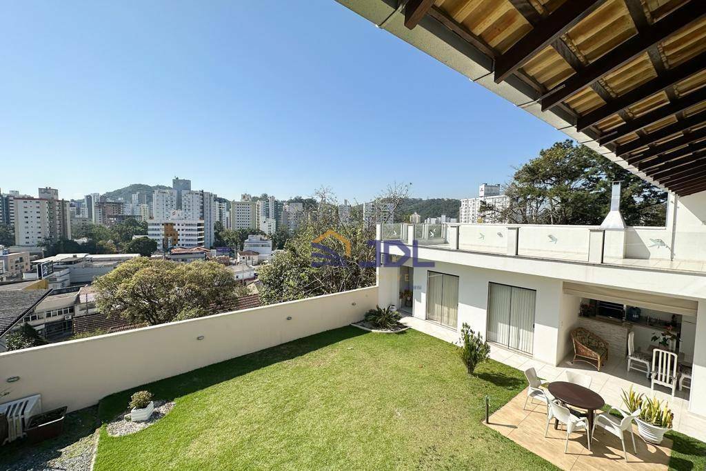 Casa à venda com 3 quartos, 320m² - Foto 3