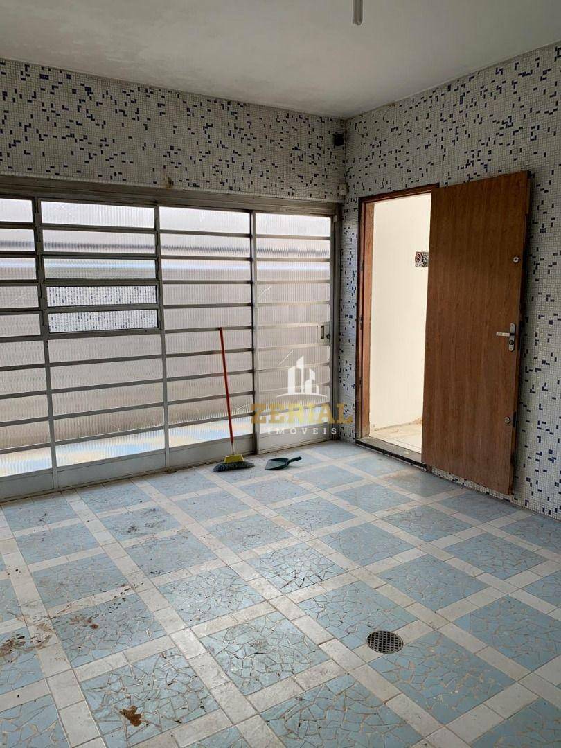 Casa para alugar com 5 quartos, 300m² - Foto 15