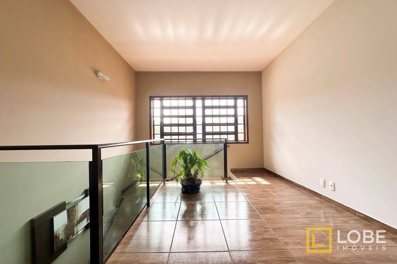 Casa à venda com 4 quartos, 330m² - Foto 17