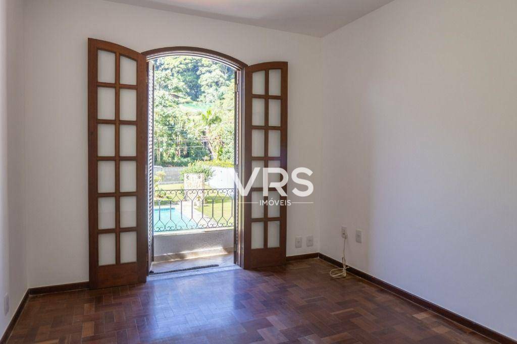 Casa de Condomínio à venda e aluguel com 5 quartos, 300m² - Foto 19