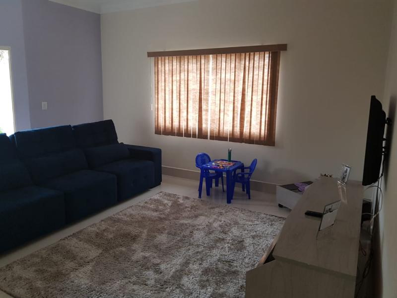 Casa à venda com 3 quartos, 174m² - Foto 1