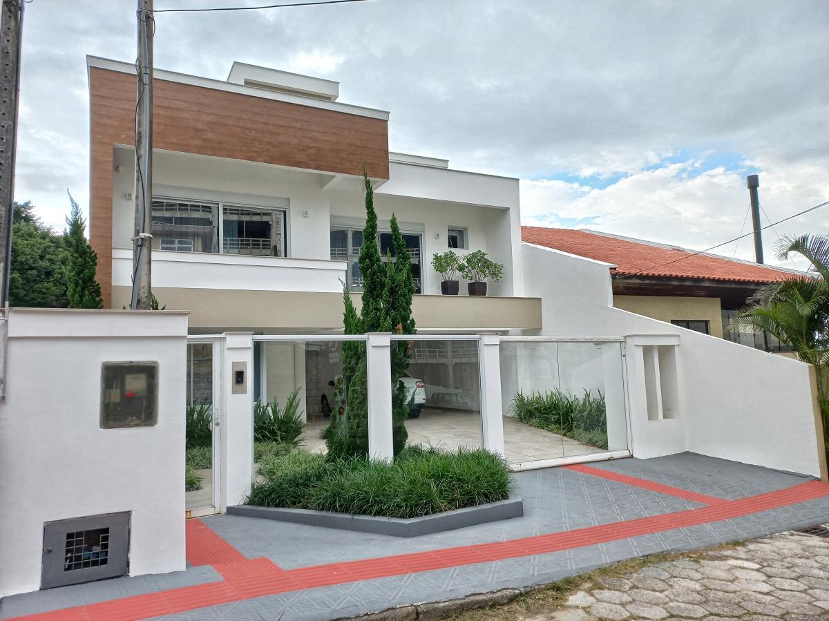 Casa à venda com 3 quartos, 318m² - Foto 3