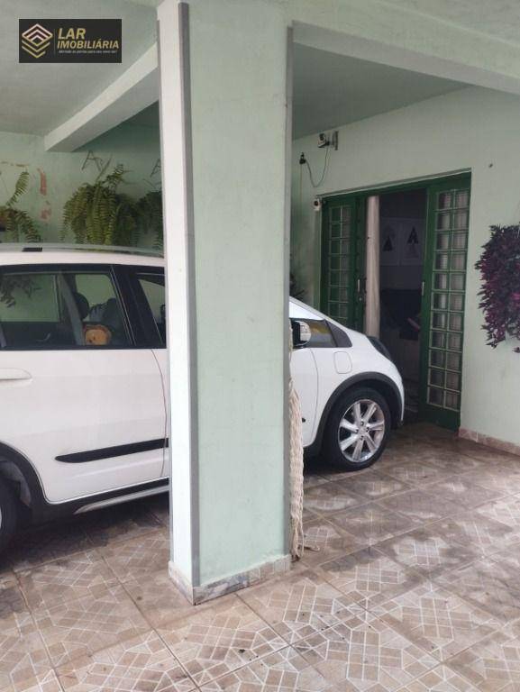 Sobrado à venda com 3 quartos, 200m² - Foto 2