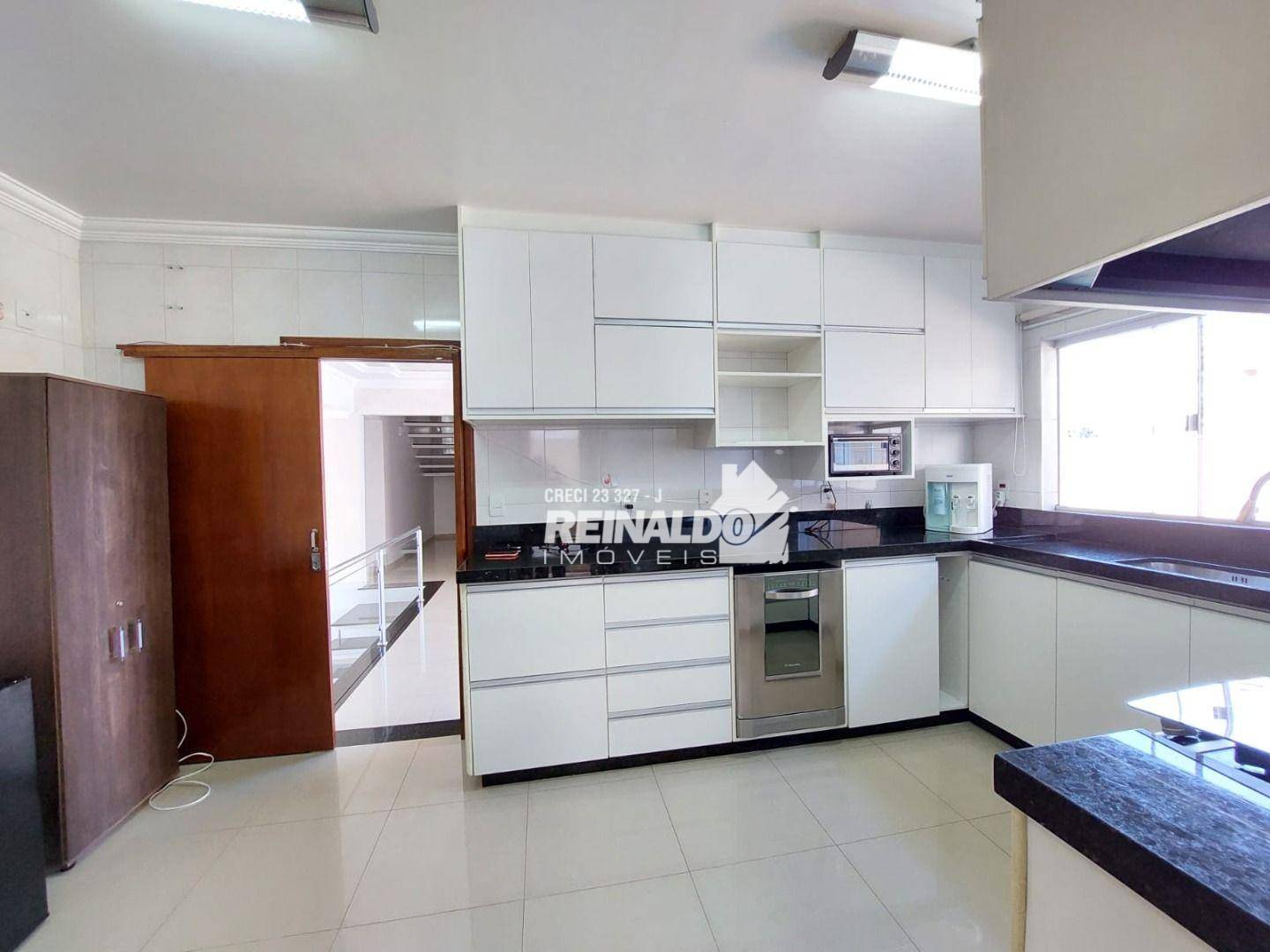 Casa de Condomínio para alugar com 4 quartos, 354m² - Foto 11