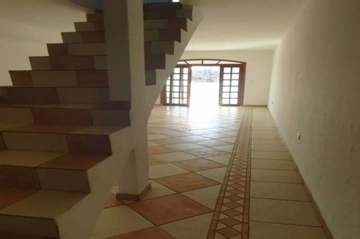 Sobrado à venda com 3 quartos, 240m² - Foto 52