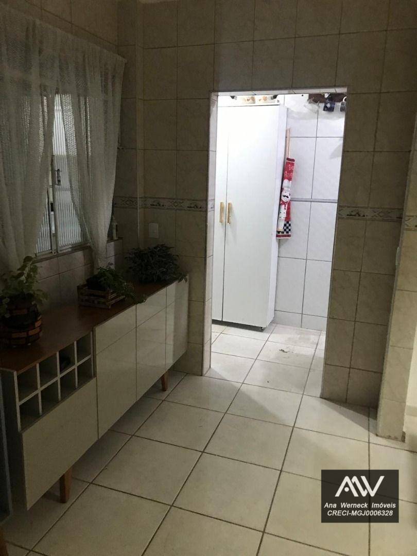 Casa à venda com 3 quartos, 250m² - Foto 17