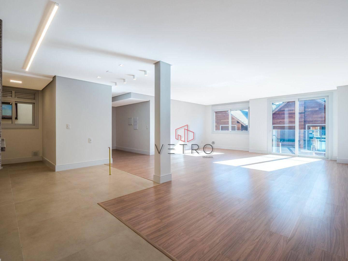 Apartamento à venda com 3 quartos, 200m² - Foto 1