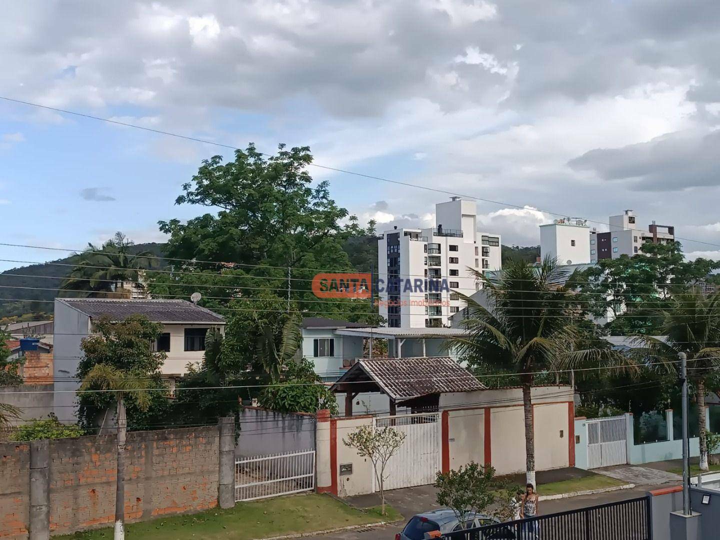 Casa de Condomínio à venda com 3 quartos, 200m² - Foto 2