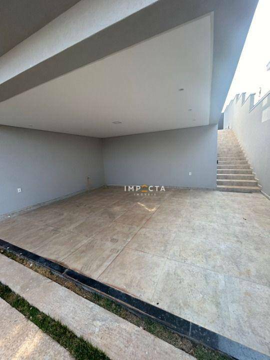 Casa à venda com 4 quartos, 256m² - Foto 3