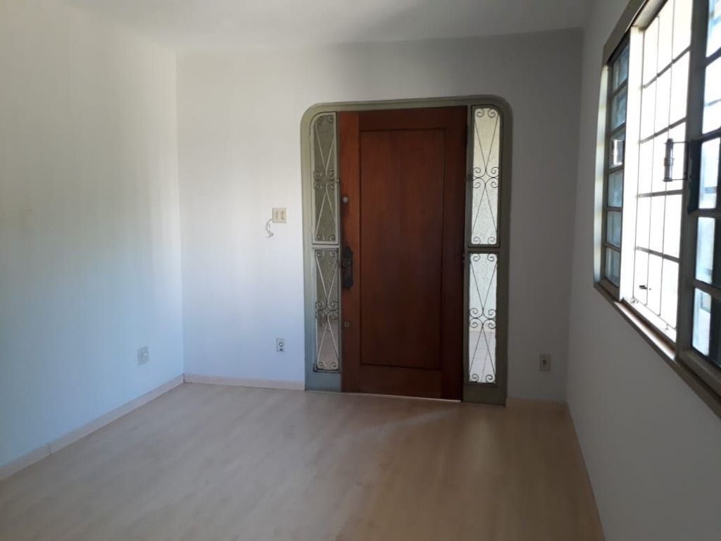 Casa à venda com 3 quartos, 105m² - Foto 2