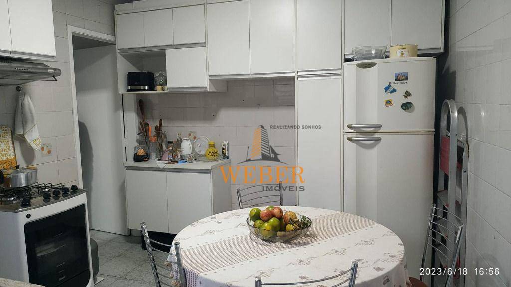 Casa à venda com 9 quartos, 210m² - Foto 29