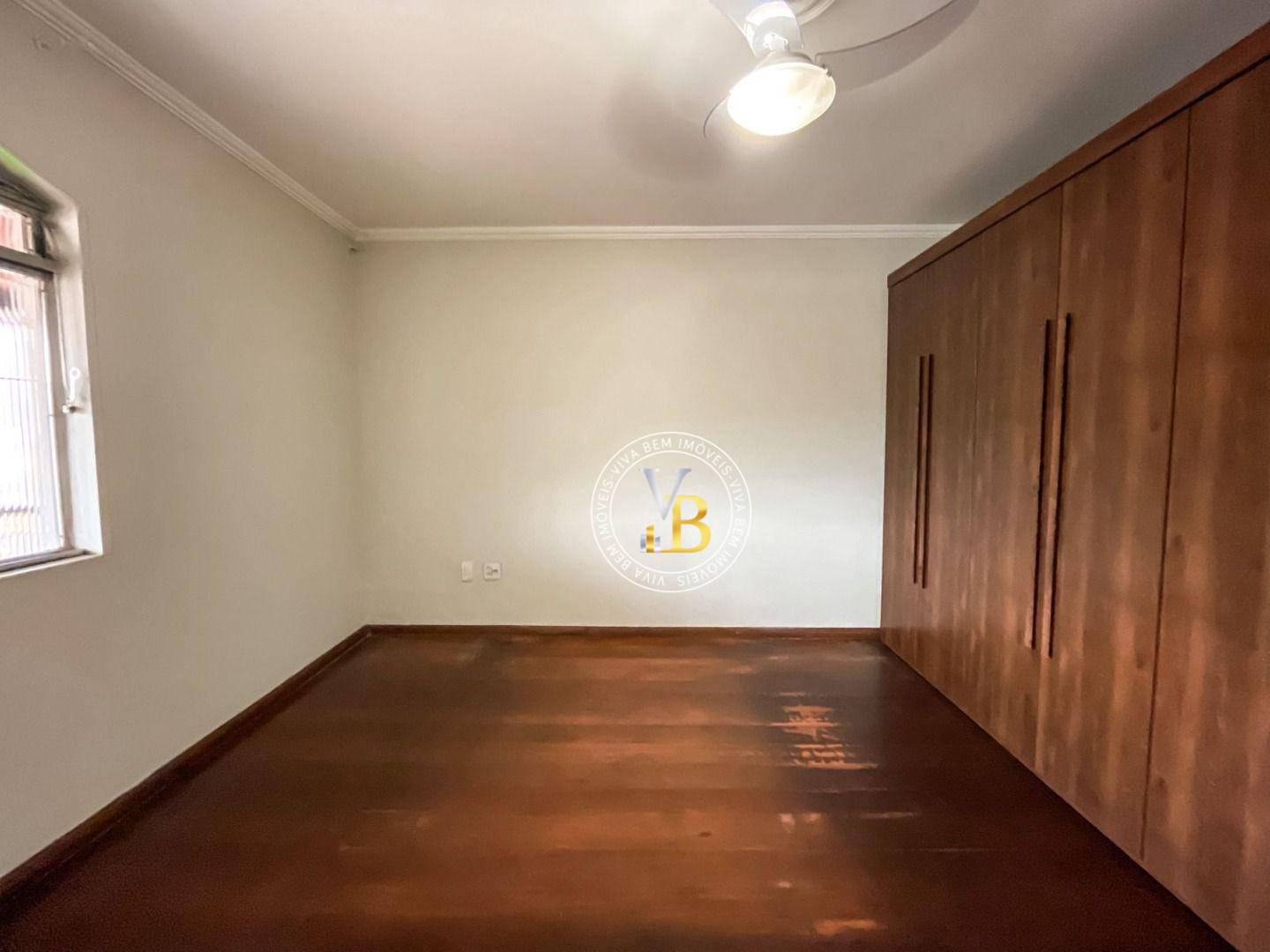 Casa para alugar com 4 quartos, 240m² - Foto 13