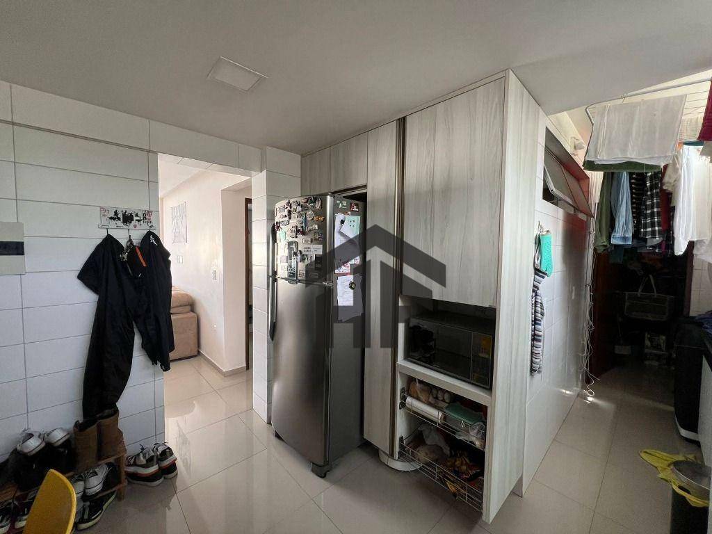 Apartamento à venda com 2 quartos, 70m² - Foto 9