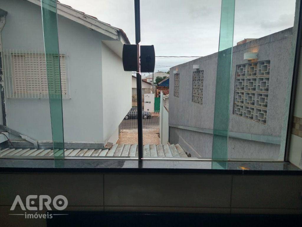 Casa para alugar com 3 quartos, 210m² - Foto 5