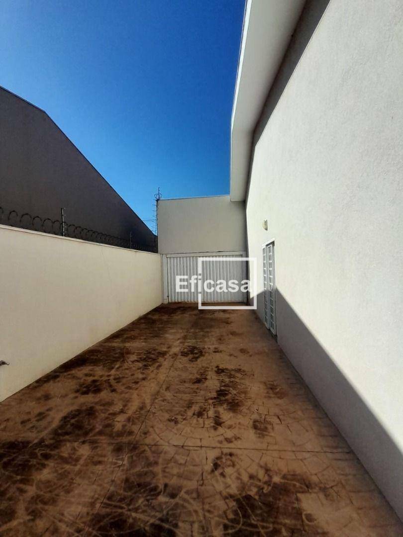 Casa à venda com 3 quartos, 330m² - Foto 11