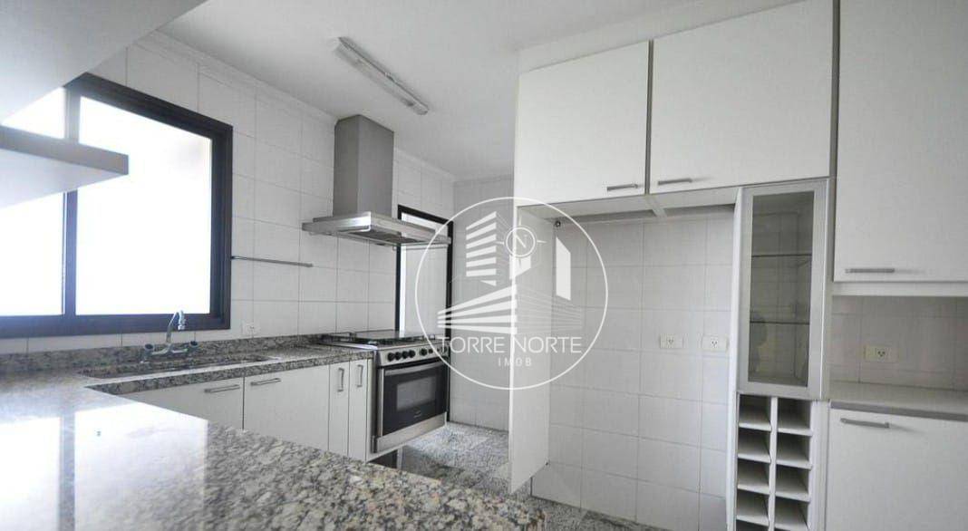 Apartamento à venda com 4 quartos, 225m² - Foto 5