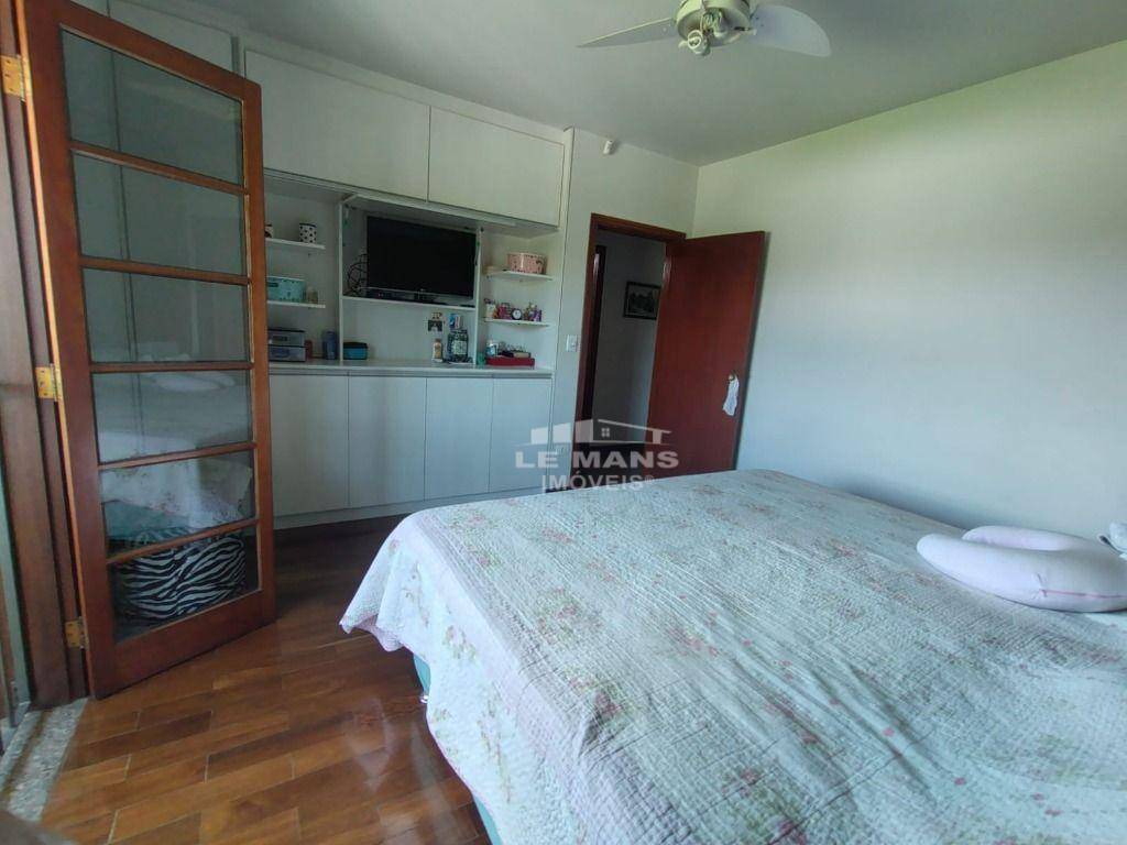 Casa à venda com 6 quartos, 296m² - Foto 7