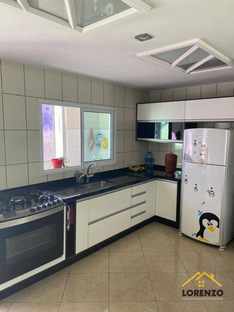 Sobrado à venda com 3 quartos, 238m² - Foto 2