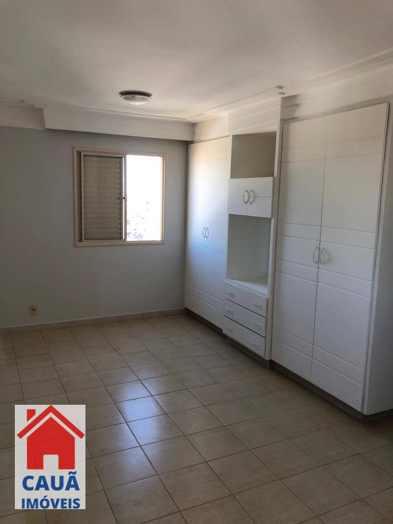 Apartamento à venda com 3 quartos, 200m² - Foto 5