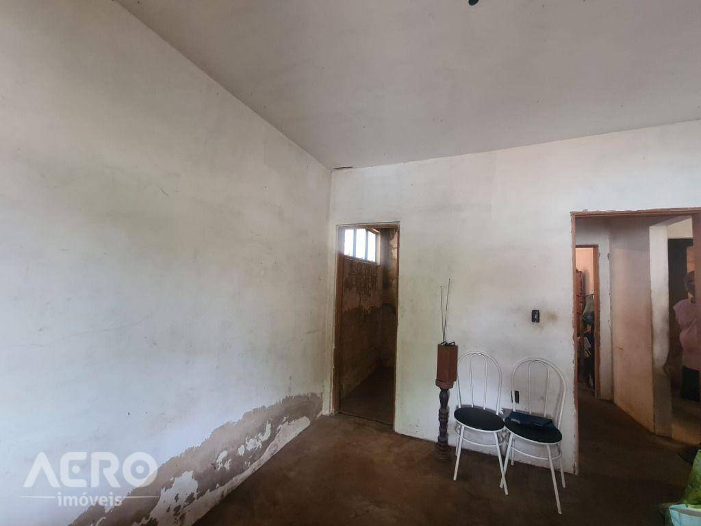 Casa à venda com 4 quartos, 188m² - Foto 15