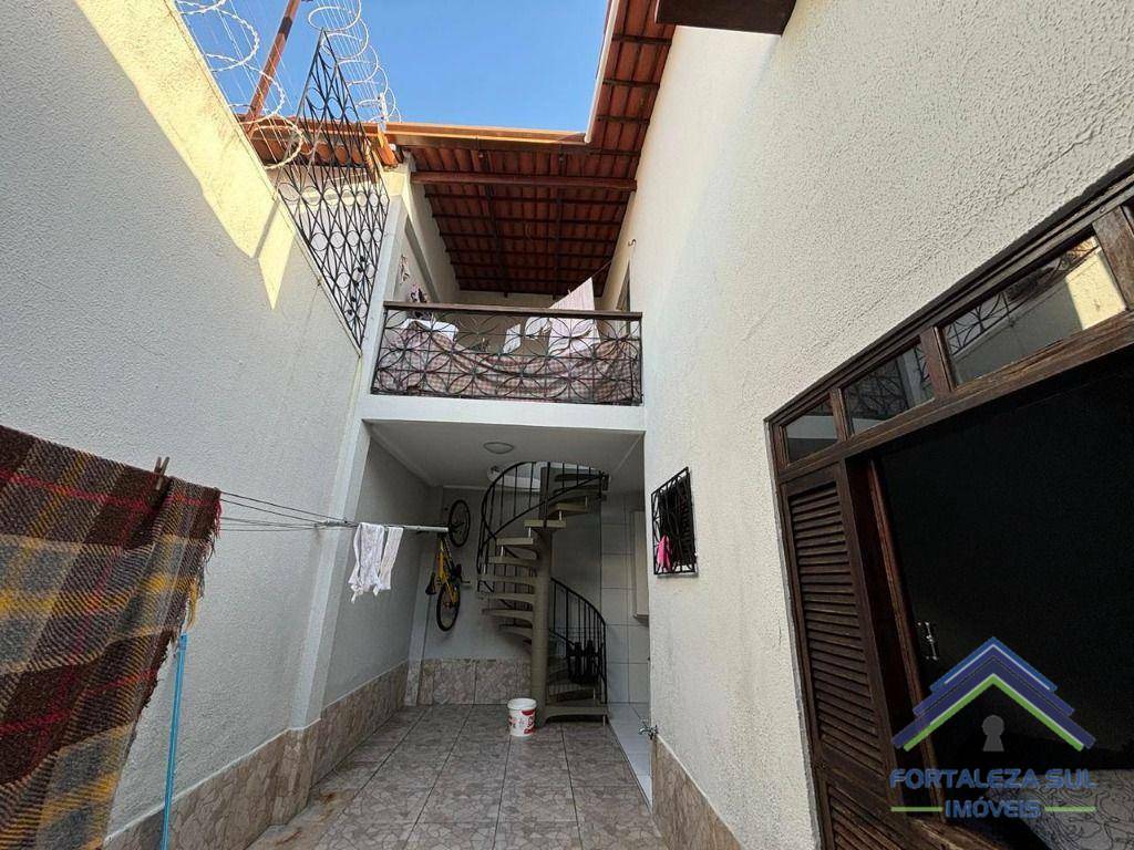 Casa à venda com 4 quartos, 110m² - Foto 29