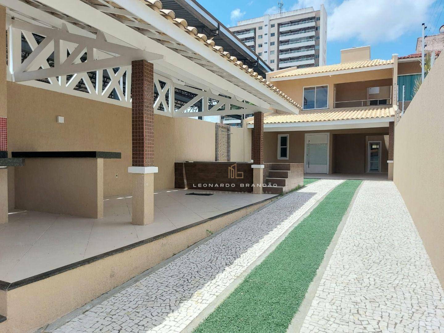 Casa à venda com 3 quartos, 230m² - Foto 1