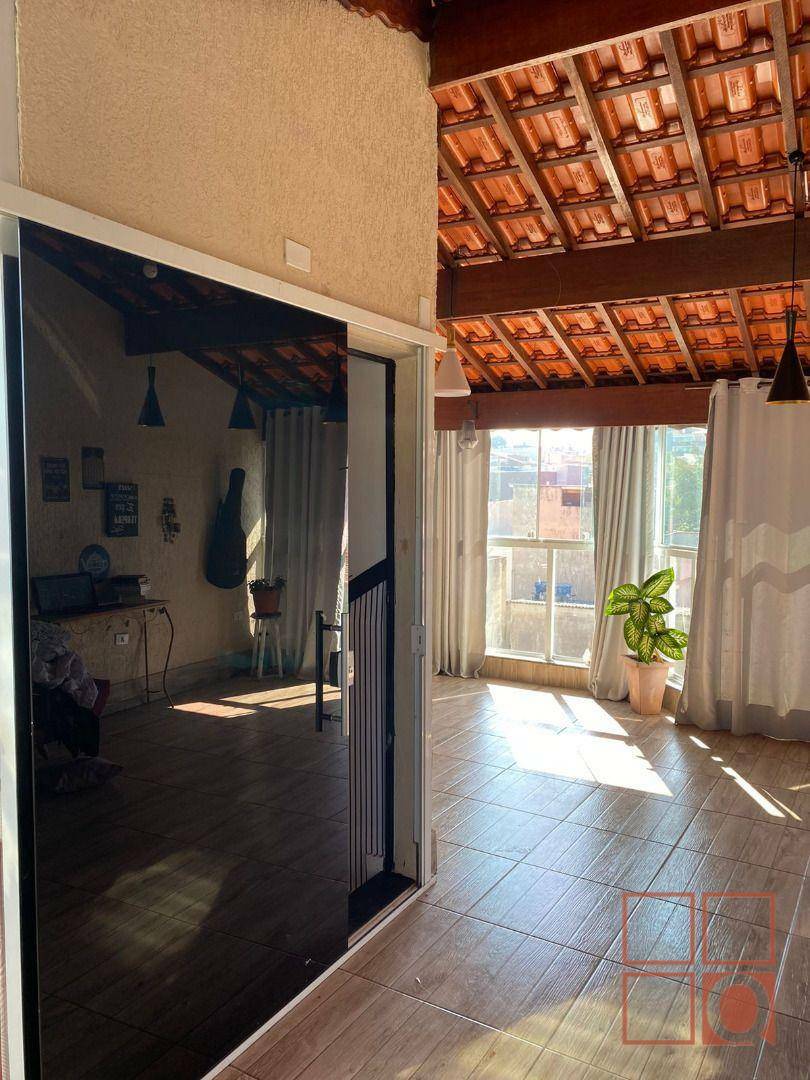 Sobrado à venda com 3 quartos, 140m² - Foto 1