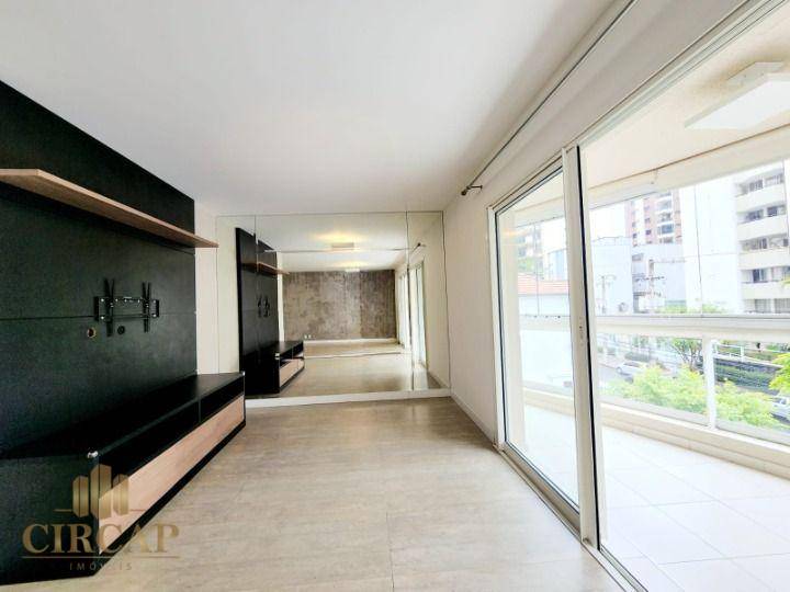 Apartamento para alugar com 4 quartos, 177m² - Foto 2