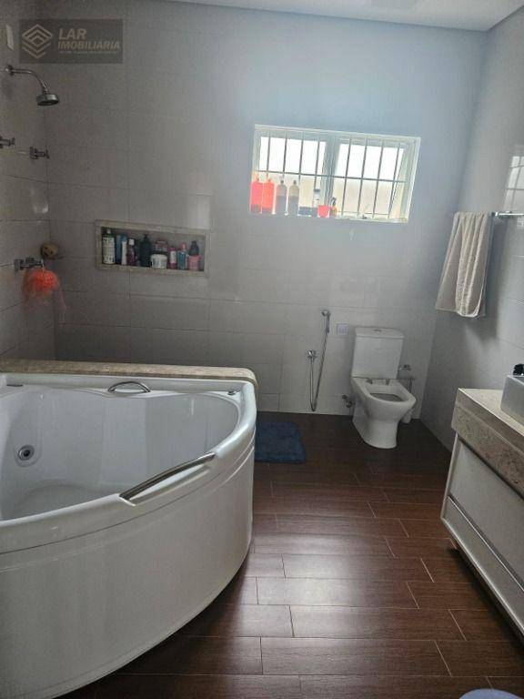 Casa de Condomínio para alugar com 4 quartos, 500m² - Foto 5