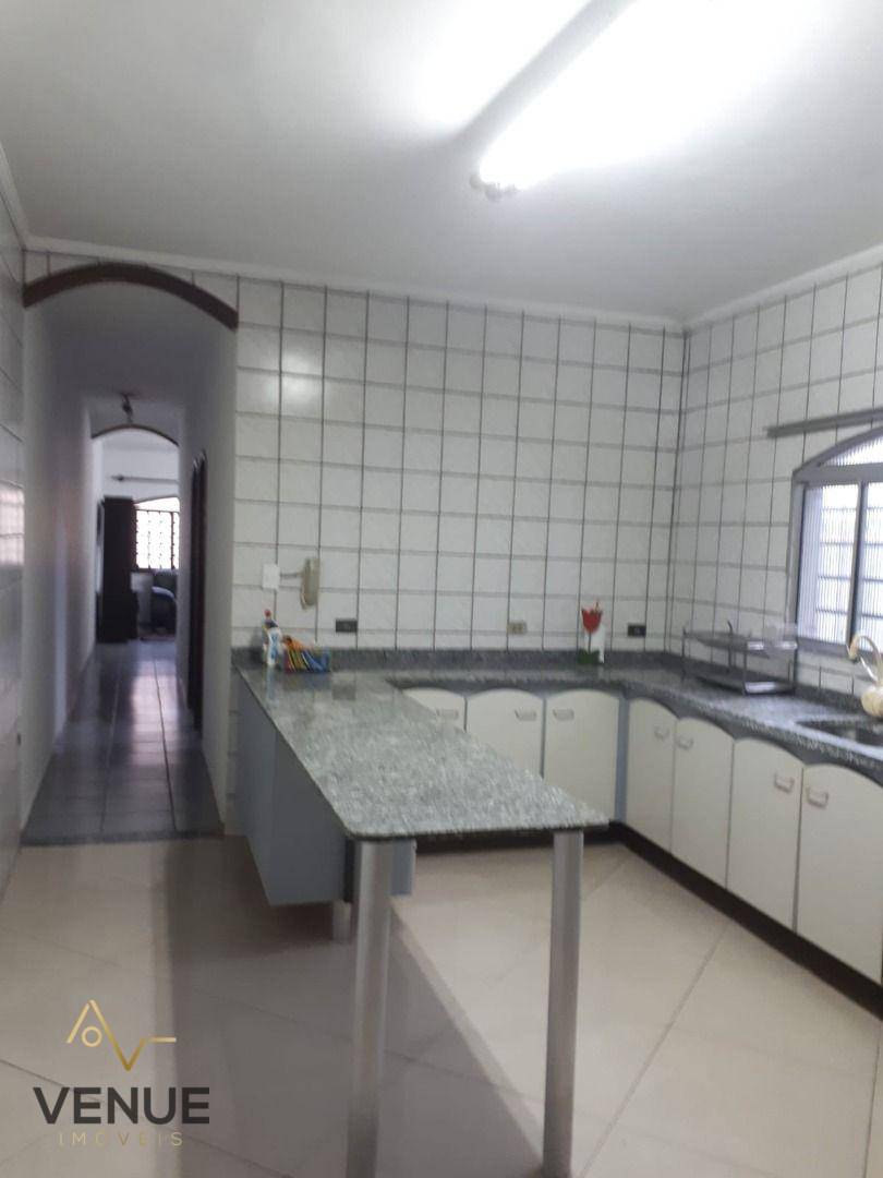 Sobrado à venda com 2 quartos, 200m² - Foto 19