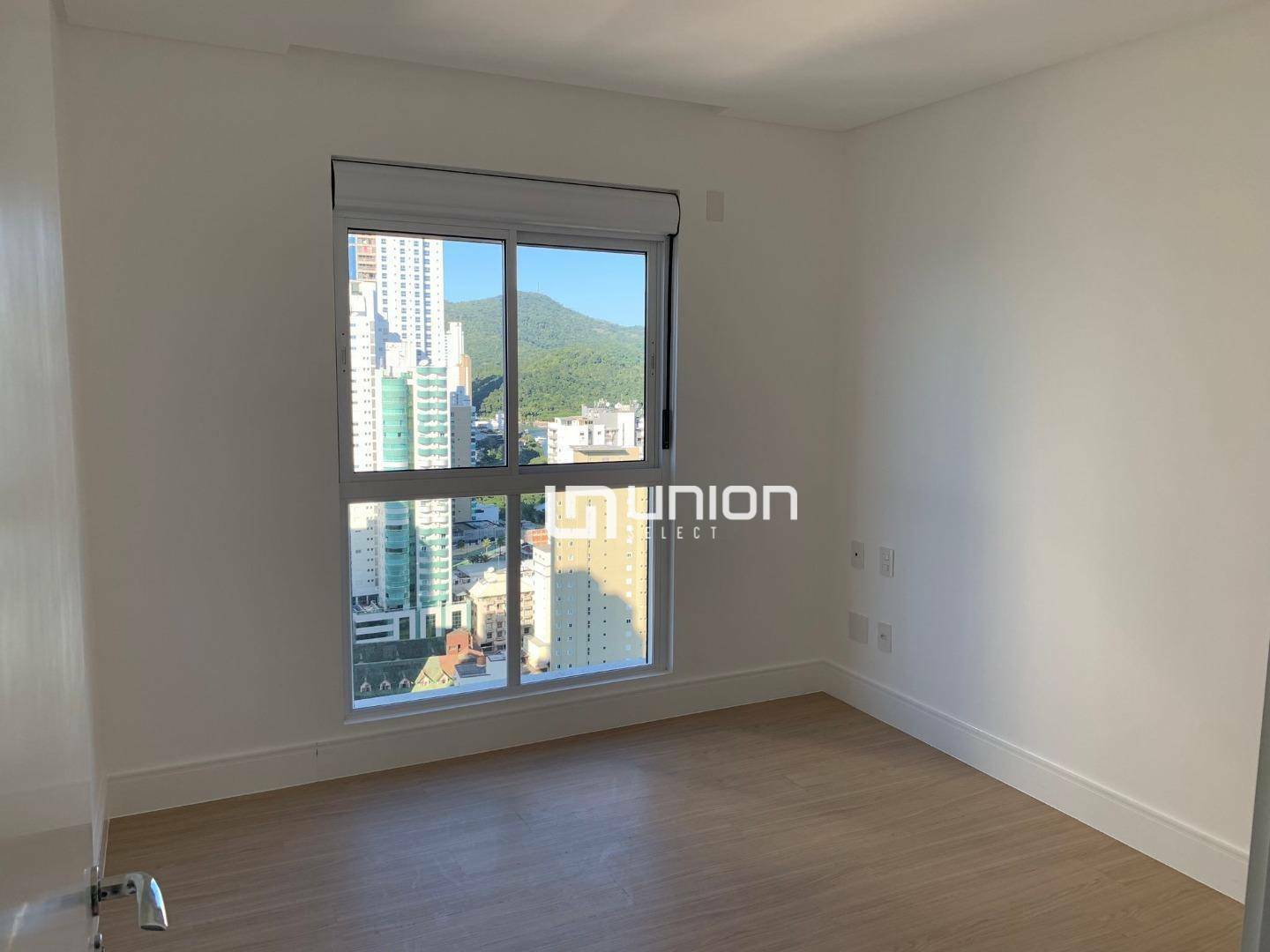 Apartamento à venda com 4 quartos, 153m² - Foto 6