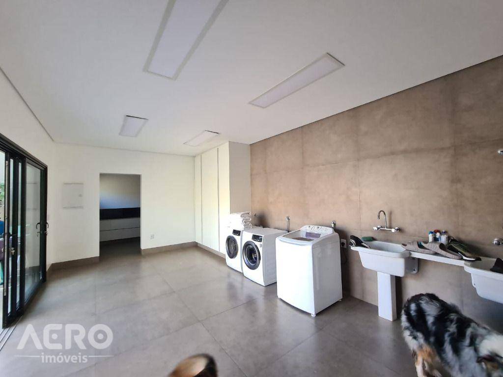 Casa à venda com 3 quartos, 600m² - Foto 45