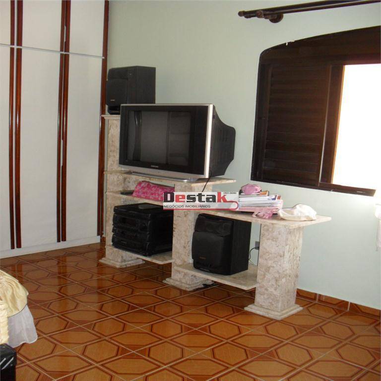 Sobrado à venda com 4 quartos, 200m² - Foto 11