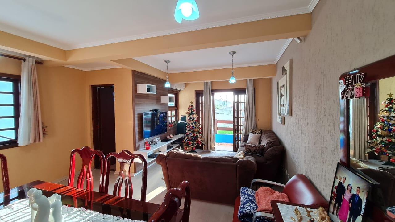 Sobrado à venda com 4 quartos, 241m² - Foto 1