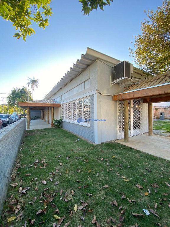 Casa para alugar com 4 quartos, 379m² - Foto 1