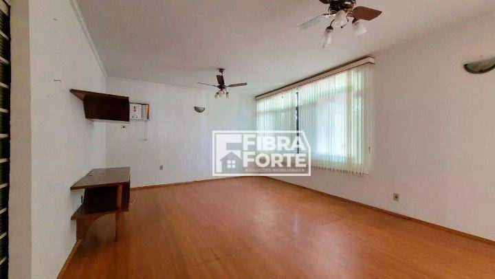 Casa à venda e aluguel com 3 quartos, 213m² - Foto 2