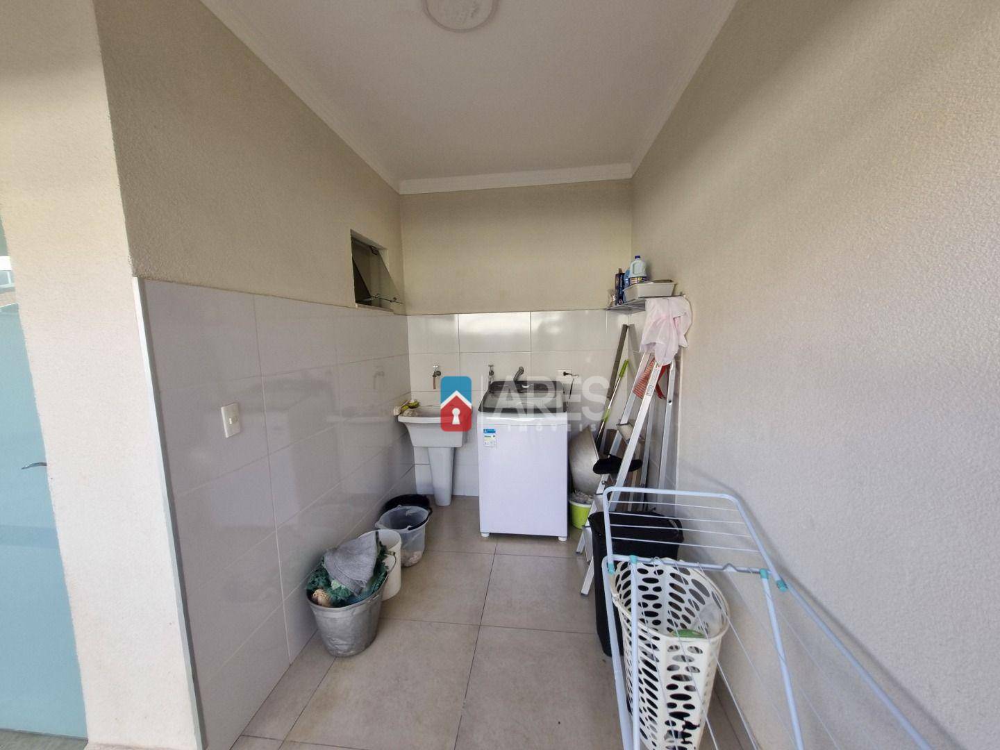 Casa à venda com 3 quartos, 209m² - Foto 5