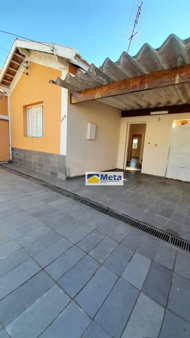 Casa à venda com 3 quartos, 92m² - Foto 1