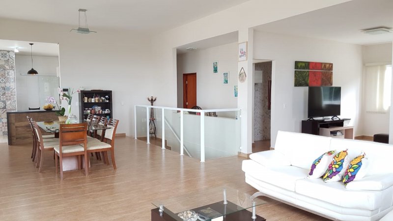 Casa à venda com 3 quartos, 230m² - Foto 4