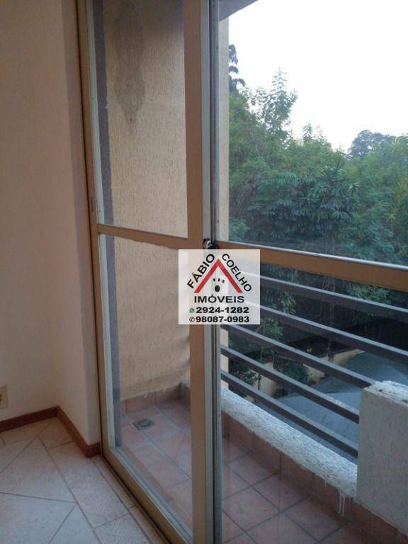 Apartamento à venda com 3 quartos, 74m² - Foto 2