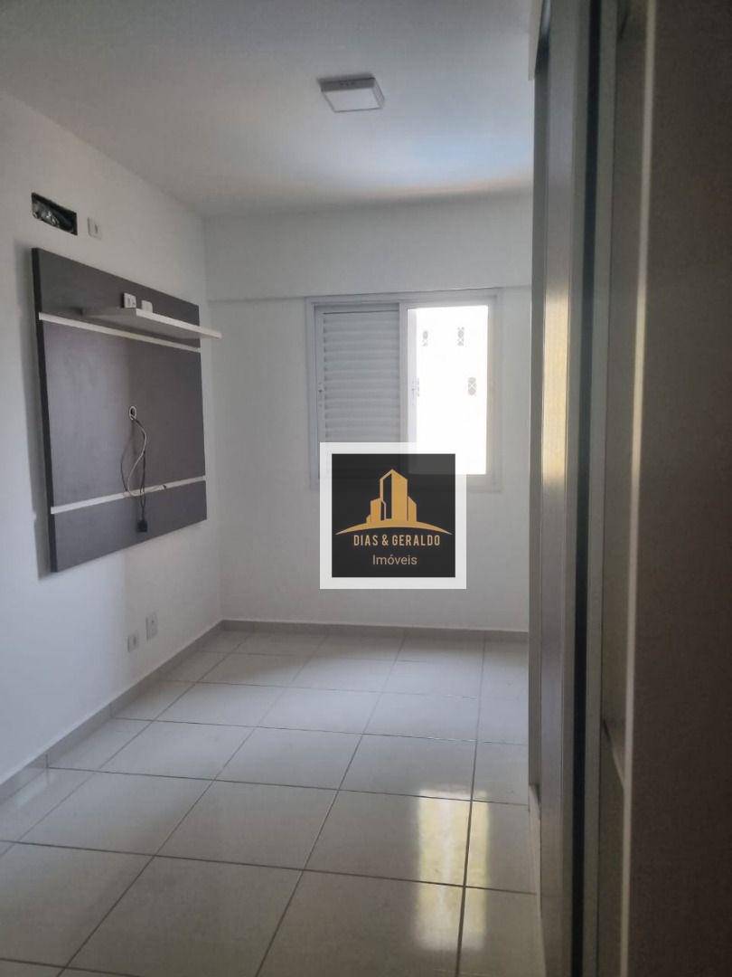 Apartamento à venda com 2 quartos, 77m² - Foto 4