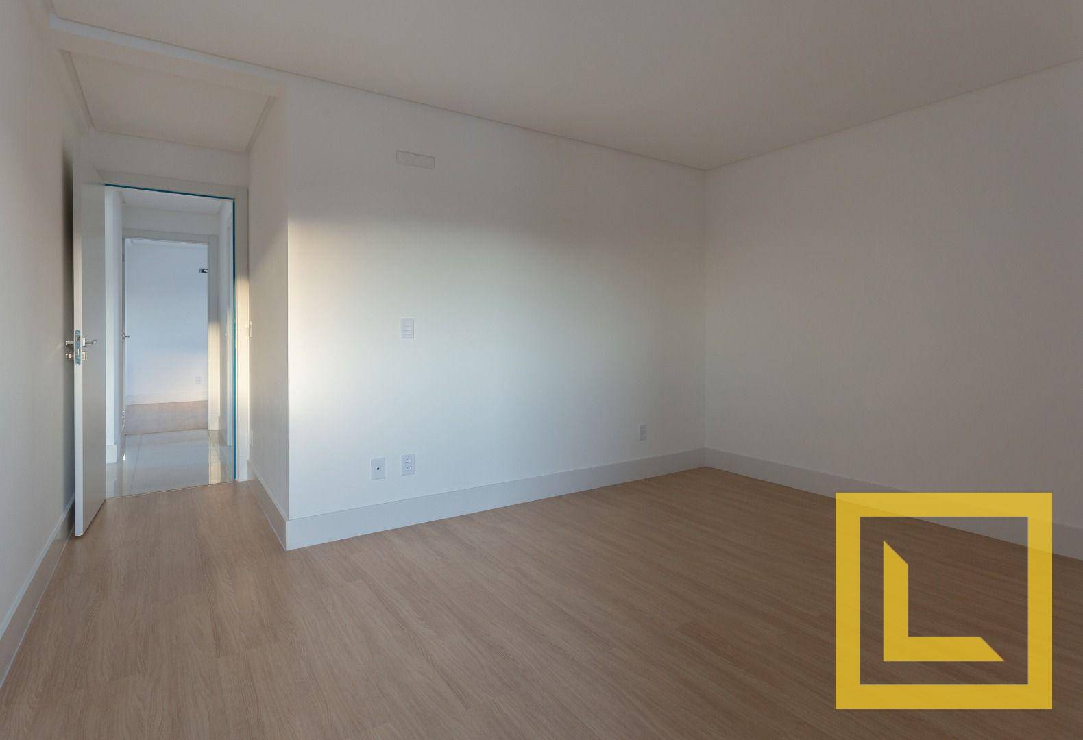 Apartamento à venda com 3 quartos, 111m² - Foto 4