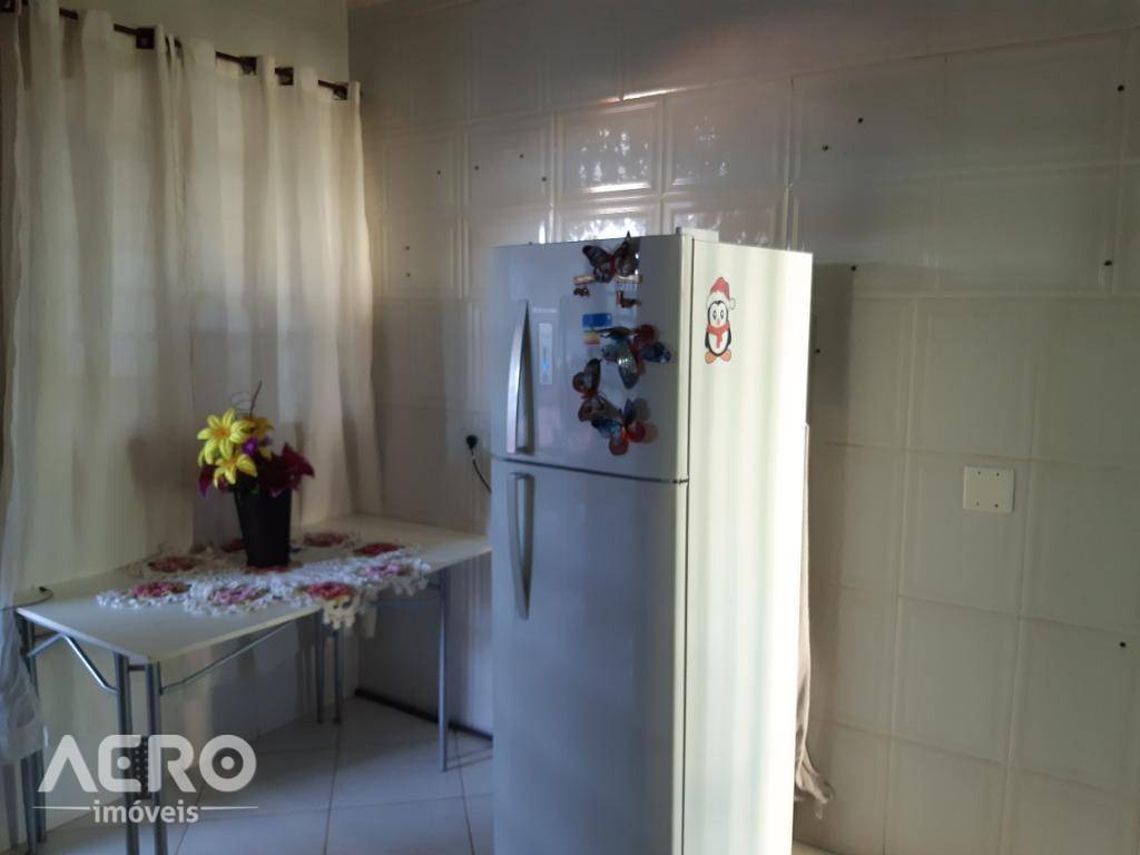 Casa à venda com 3 quartos, 297m² - Foto 10