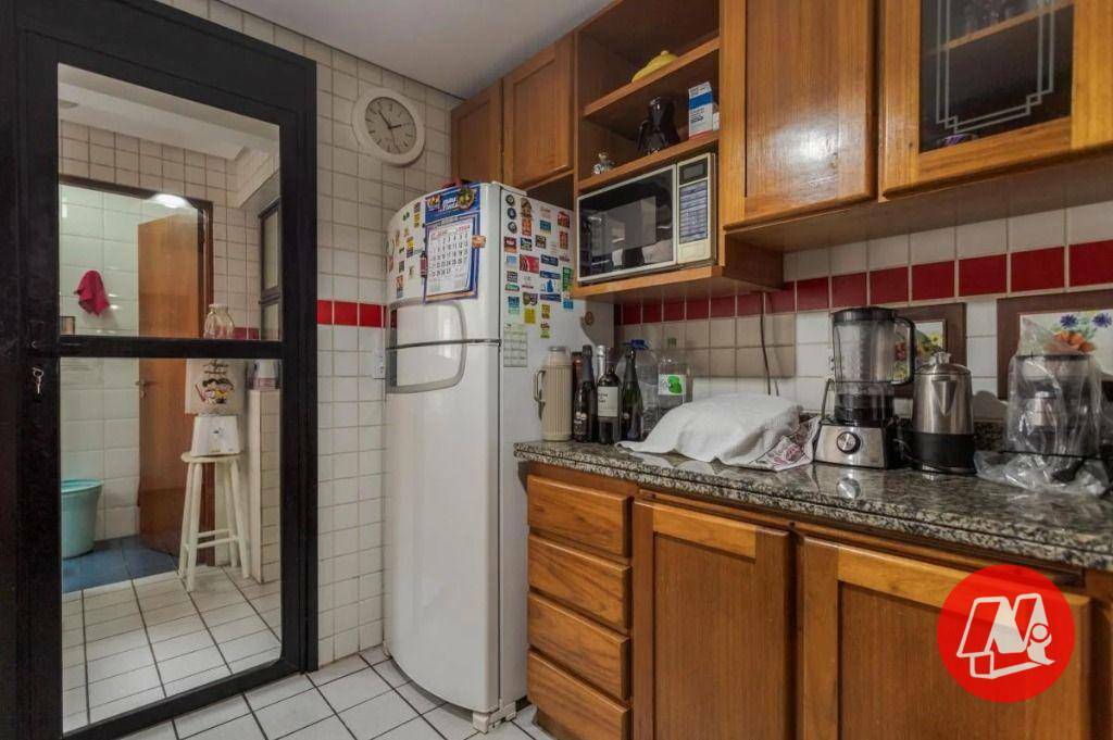 Apartamento para alugar com 3 quartos, 206m² - Foto 18