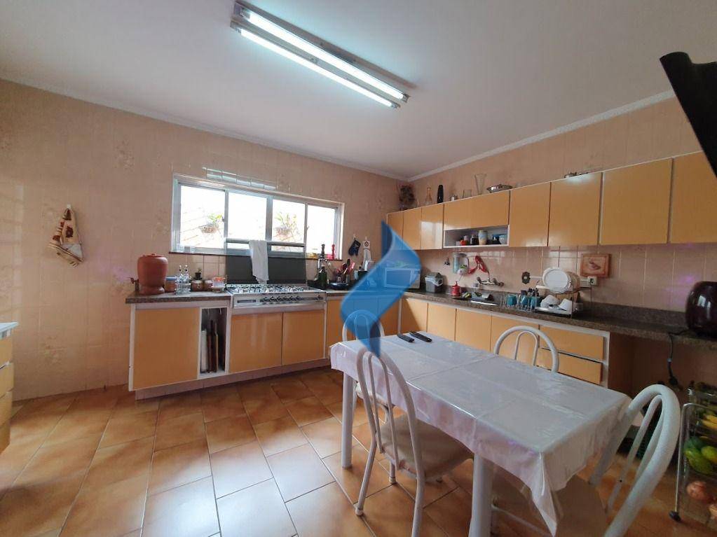 Casa à venda e aluguel com 3 quartos, 328m² - Foto 15