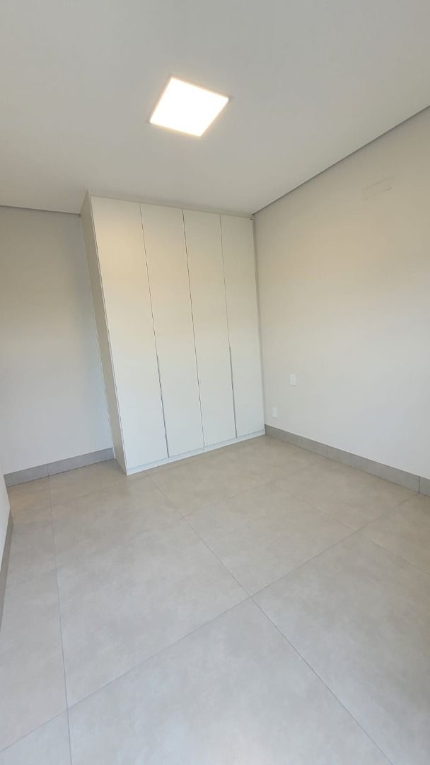 Casa à venda com 3 quartos, 188m² - Foto 14