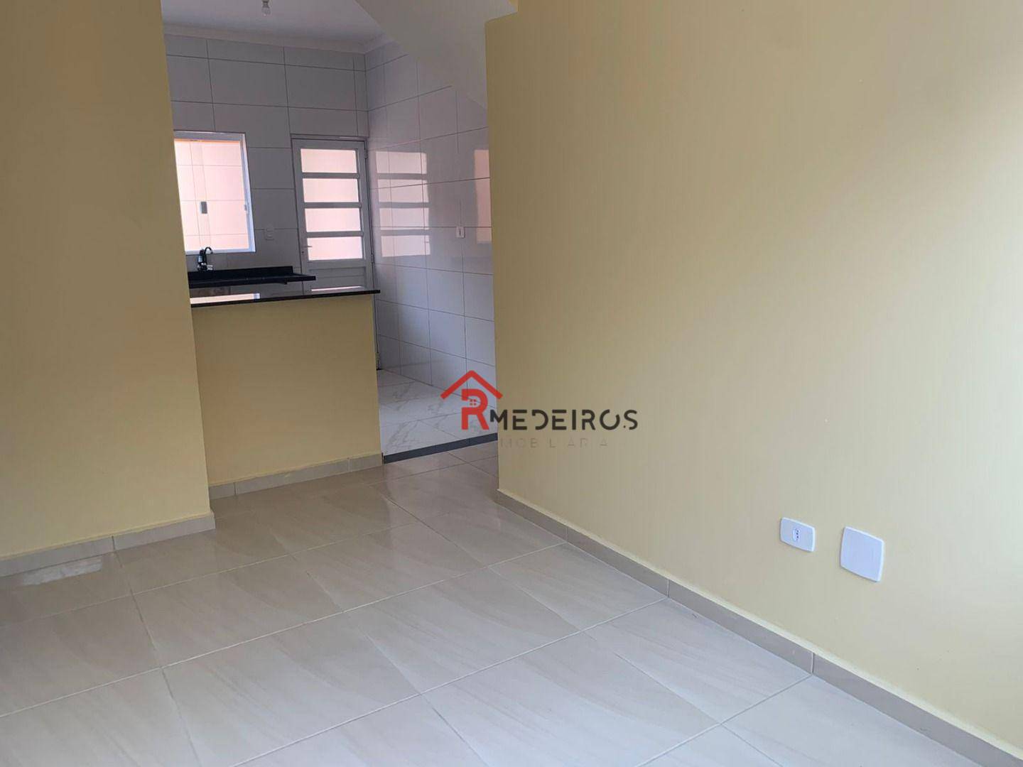 Casa à venda com 1 quarto, 55m² - Foto 2