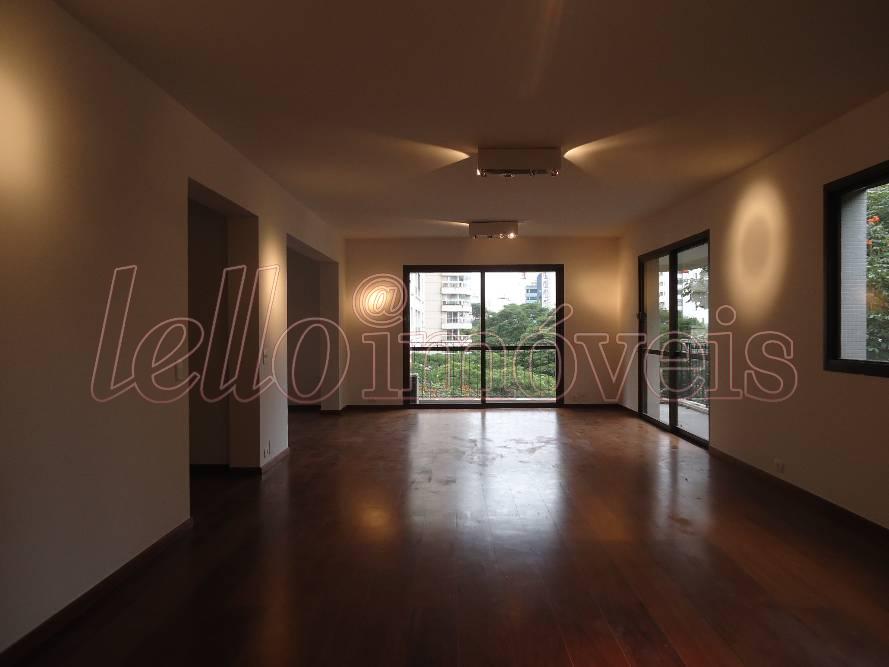 Apartamento para alugar com 3 quartos, 173m² - Foto 1