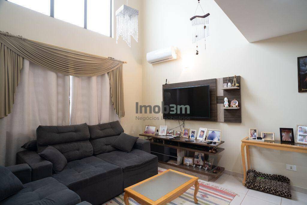 Casa à venda com 3 quartos, 250m² - Foto 2